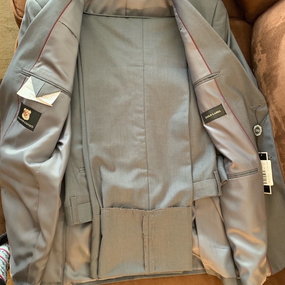 Suits - Picture 4 of 5